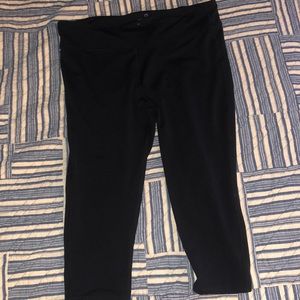 Woman's XL Gapfit black capri pants hardly worn like new